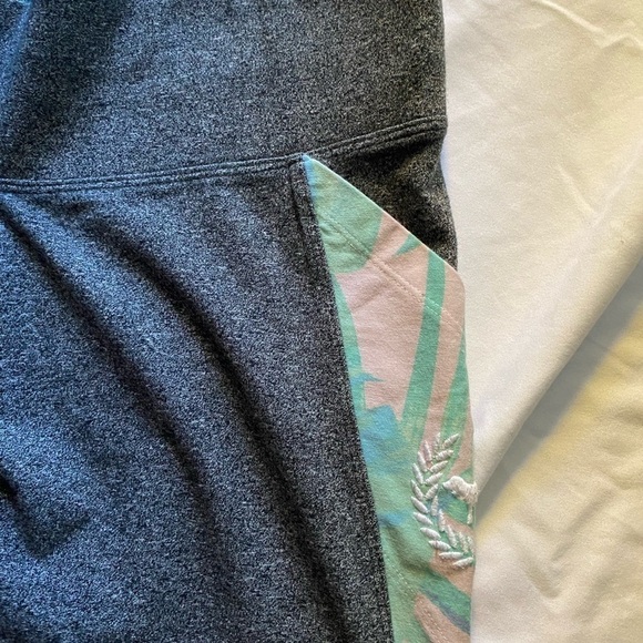 PINK-VICTORIAS SECRET YOGA-GRAY AND FLORAL LEGGINGS - Picture 6 of 9